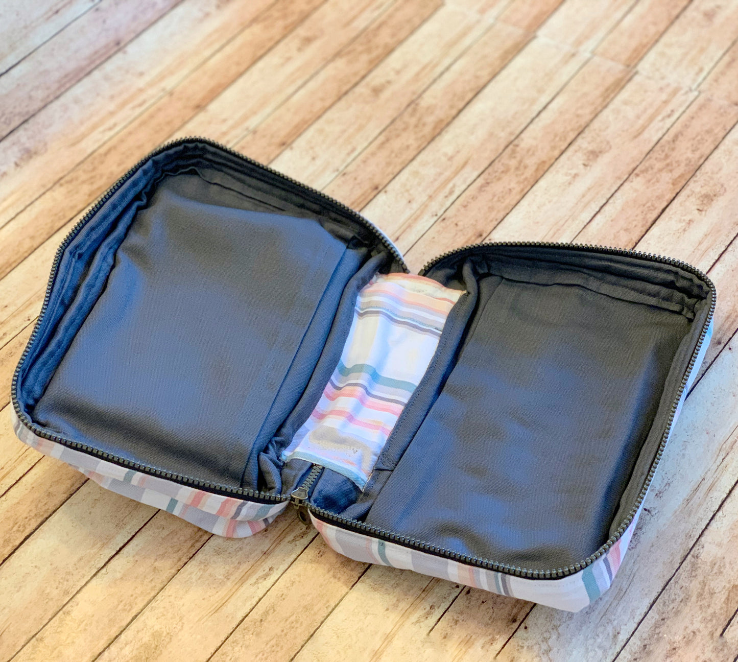 Ready to Ship Casual Bag & Bible Cover Set