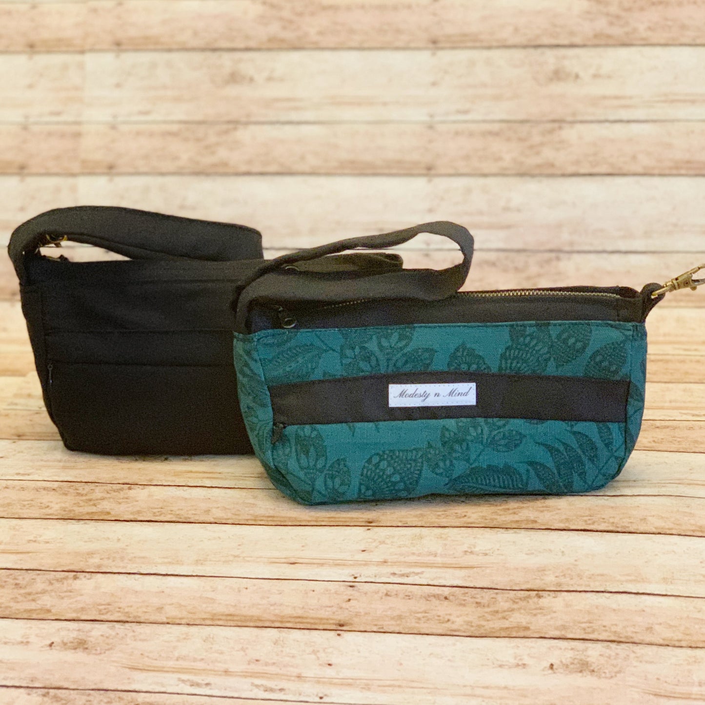 Green & Black Foliage Casual Wristlet