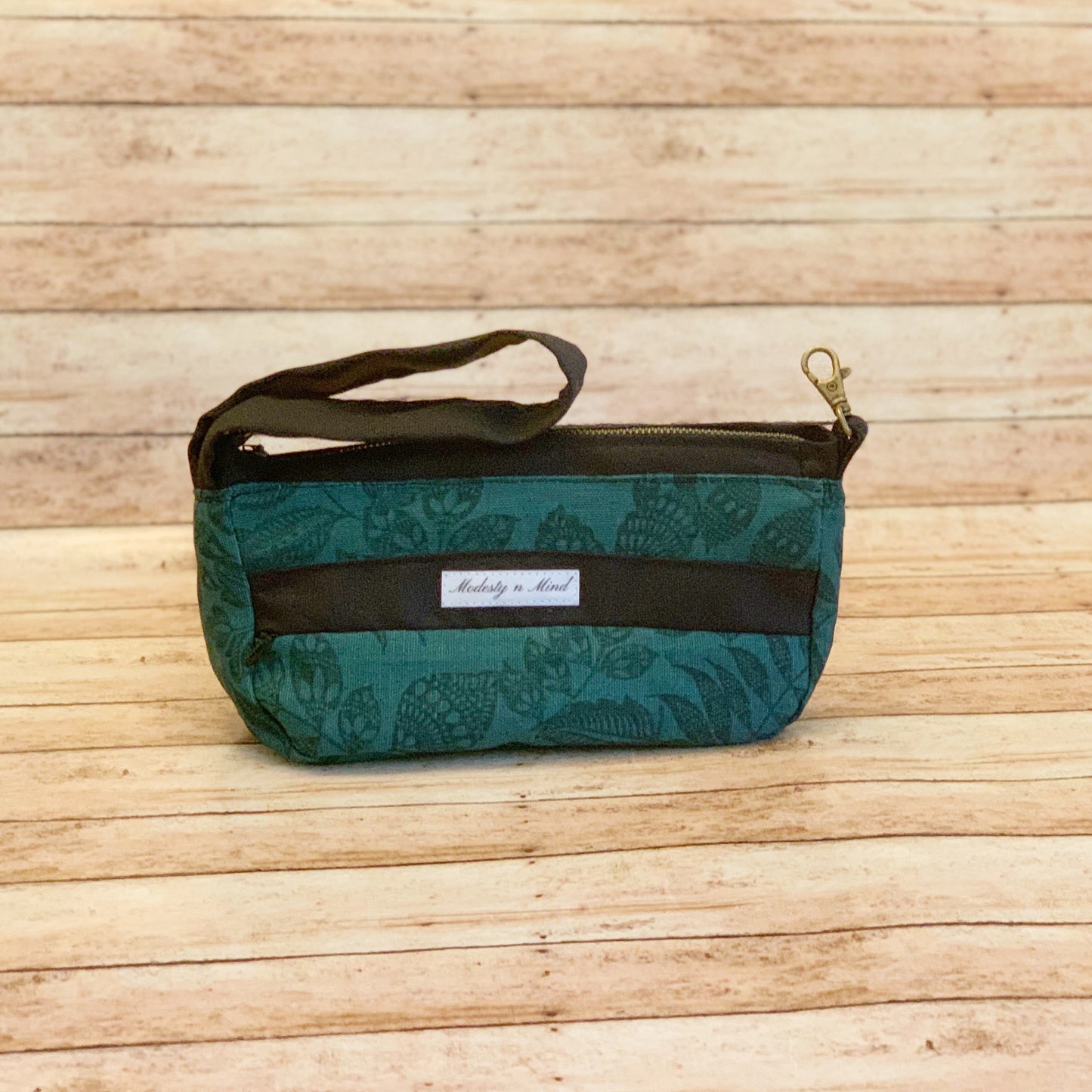 Green & Black Foliage Casual Wristlet