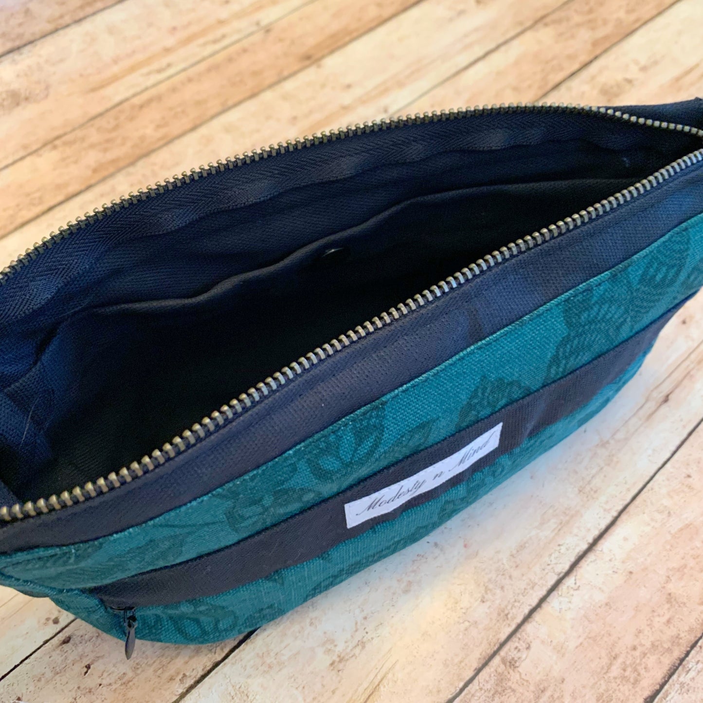 Green & Black Foliage Casual Wristlet